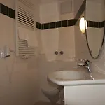 מלון Haus Deutsch Krone 3*