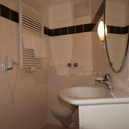 Hotel Haus Deutsch Krone 3*